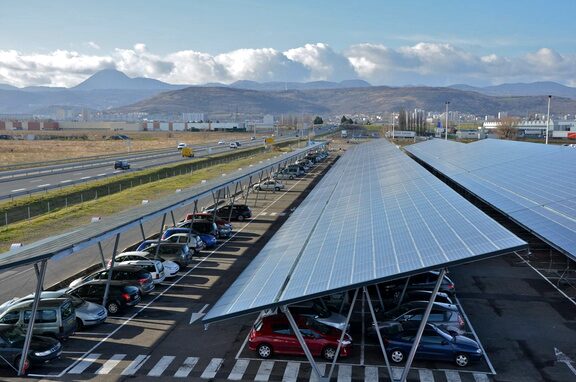 Ombrières photovoltaïques sur le parking d’Aquafin